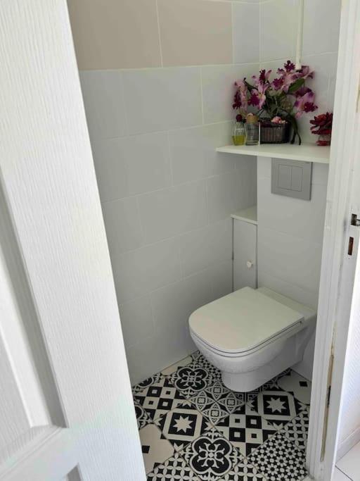 5Min Futuroscope 80M2 - 3 Chambres - Parking Prive - Wifi - Jardin Chasseneuil-du-Poitou Luaran gambar