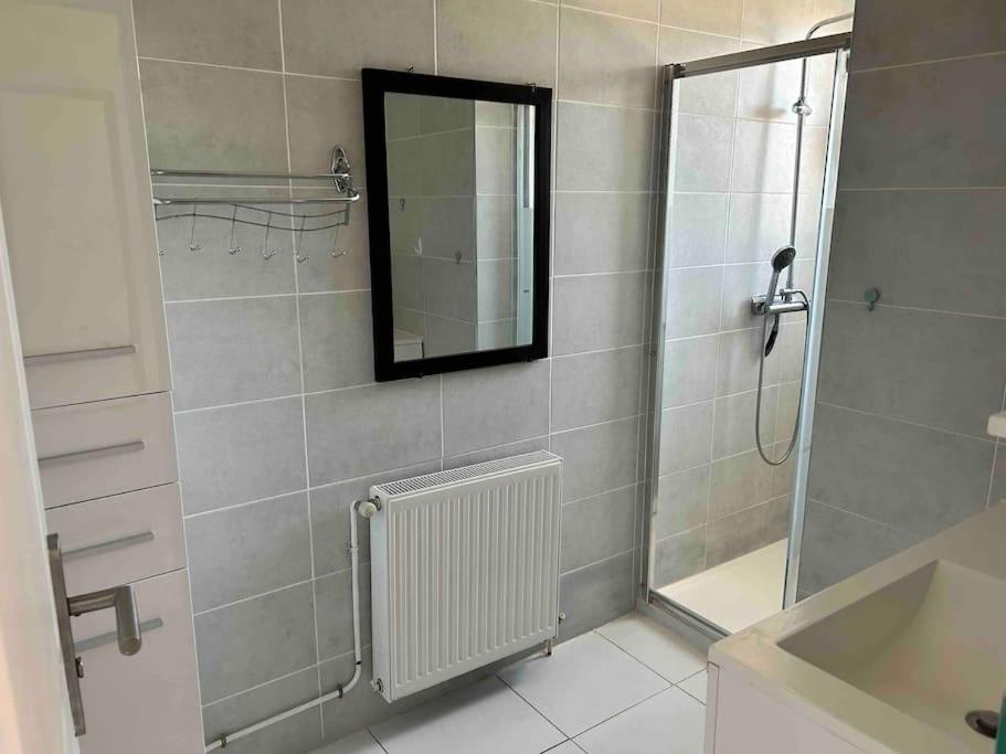 5Min Futuroscope 80M2 - 3 Chambres - Parking Prive - Wifi - Jardin Chasseneuil-du-Poitou Luaran gambar